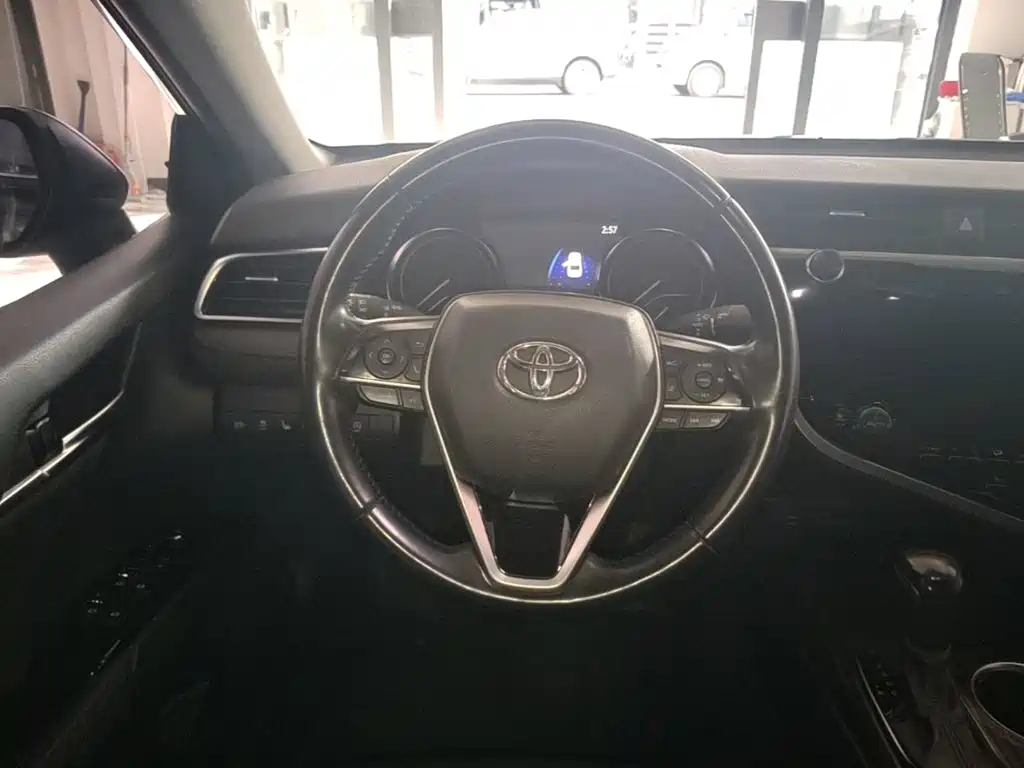 Toyota Camry — миниатюра 11