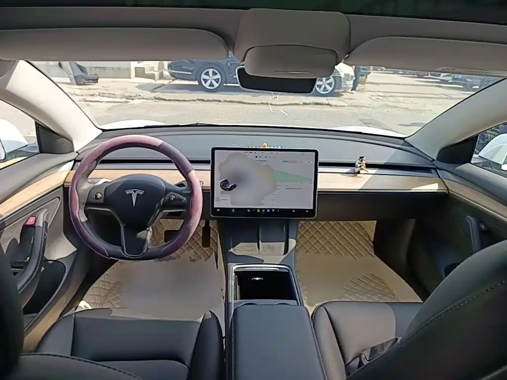 Tesla Model 3 — миниатюра 10