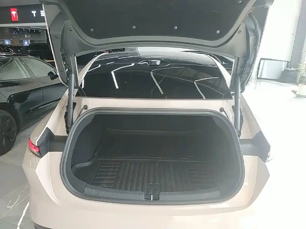 NIO ET5 — миниатюра 19