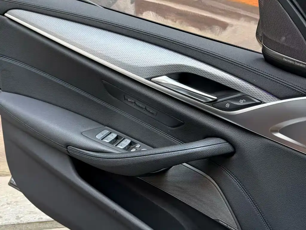 BMW 5 Series (Import) — миниатюра 6