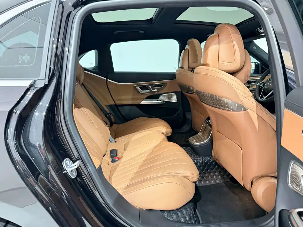 Mercedes-Benz E-Class — миниатюра 26
