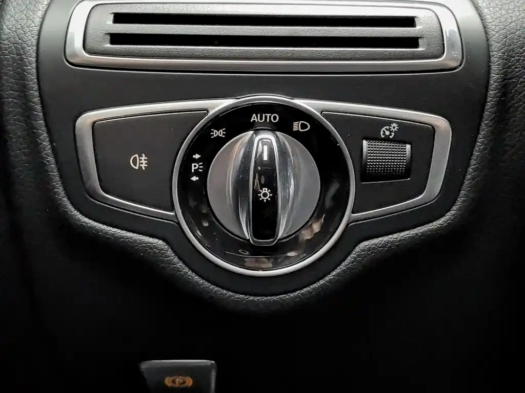 Mercedes-Benz C-Class (Import) — миниатюра 21