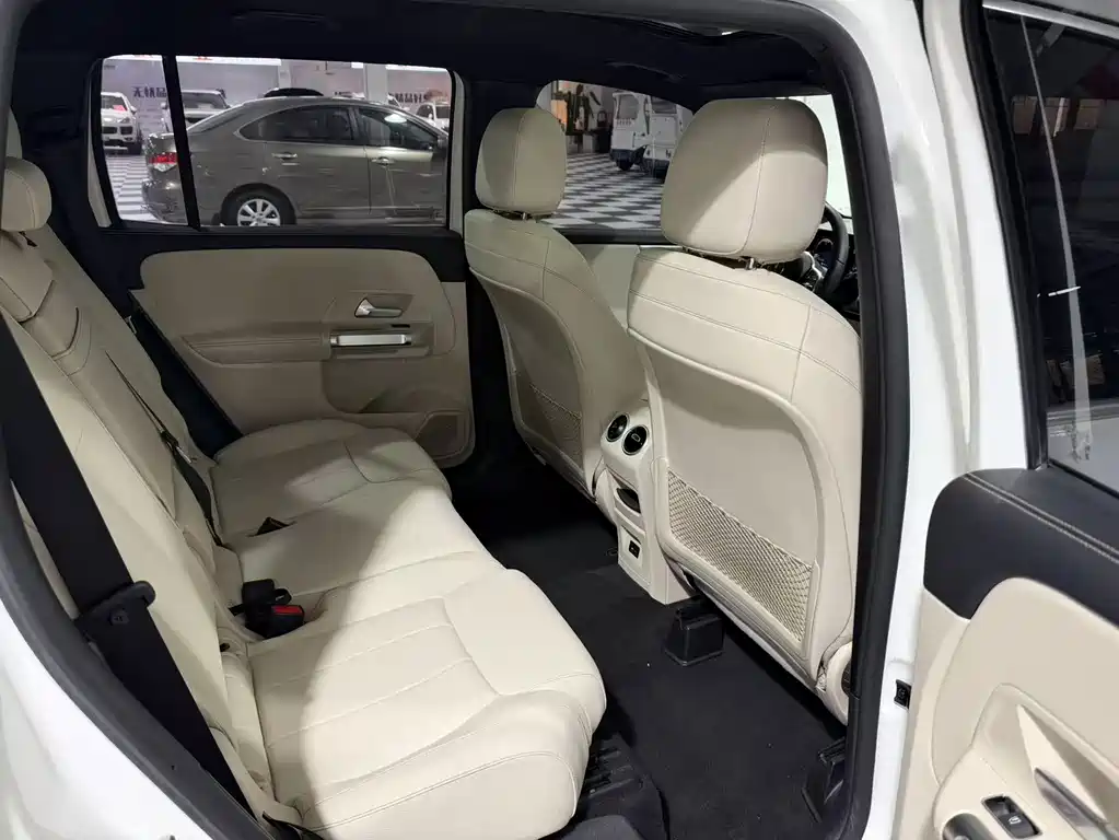 Mercedes-Benz GLB — миниатюра 10