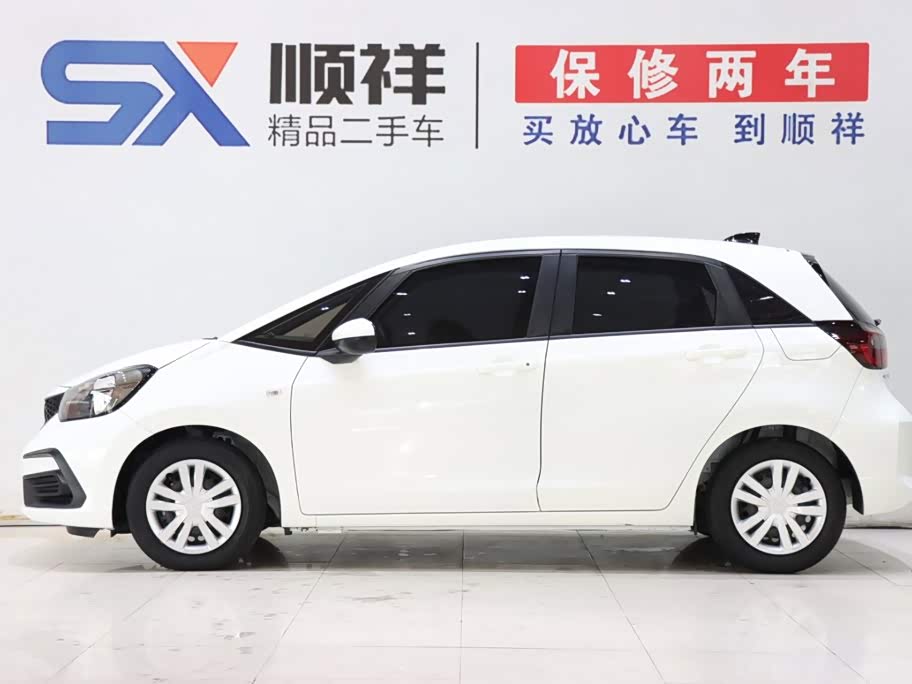 Honda Fit 1.5 л 2023 г. Белый, пробег 20000 км