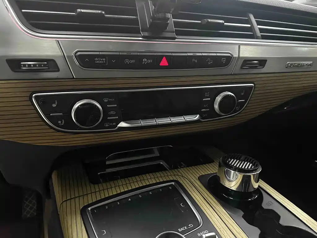 Audi Q7 — миниатюра 10