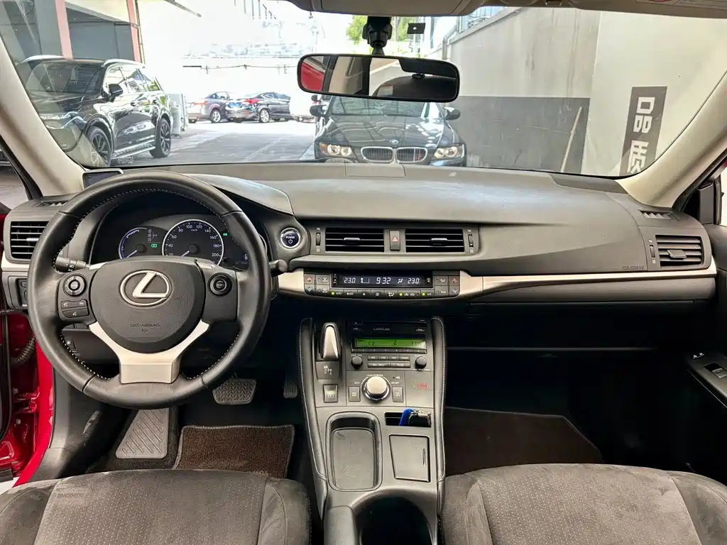 Lexus CT — миниатюра 8