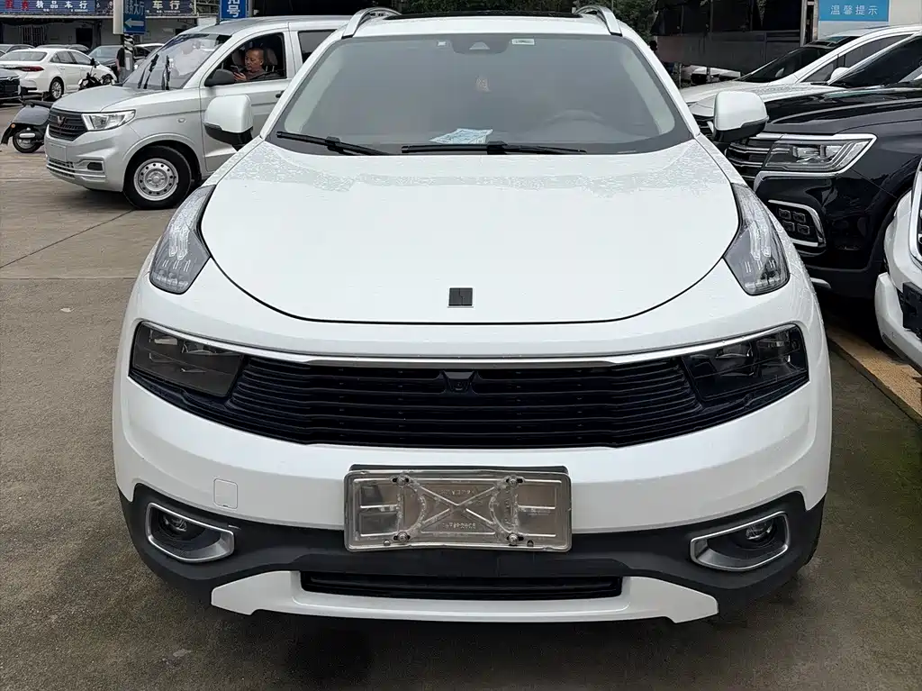 Lynk & Co 01 — миниатюра 2