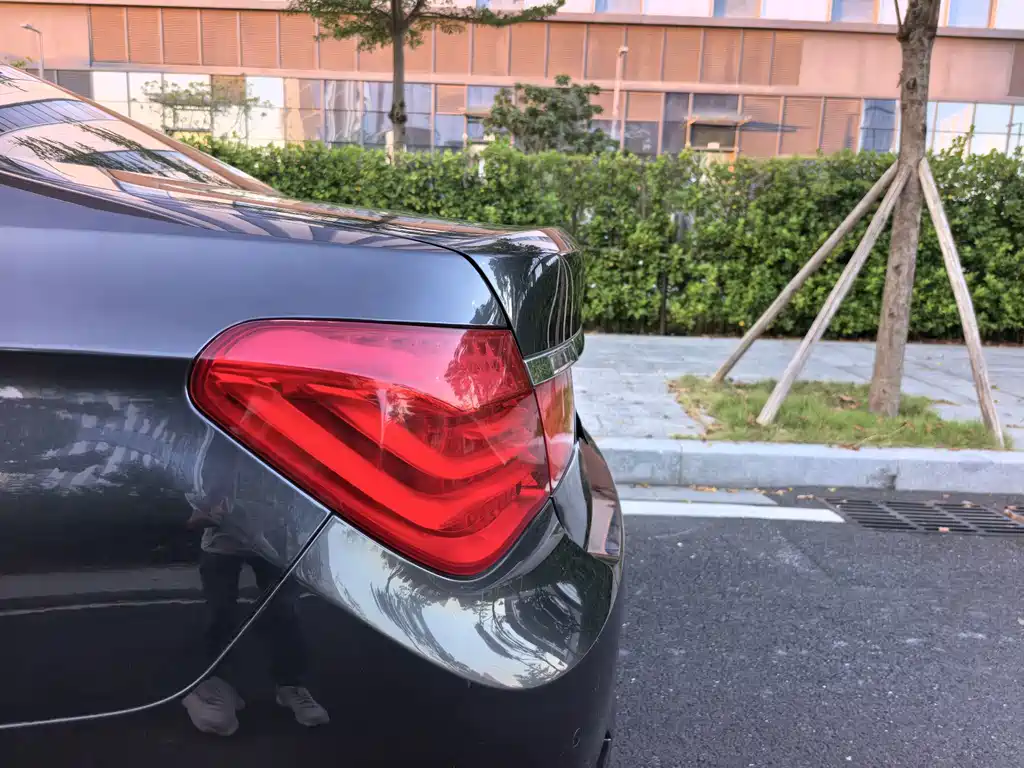BMW 7 Series — миниатюра 17