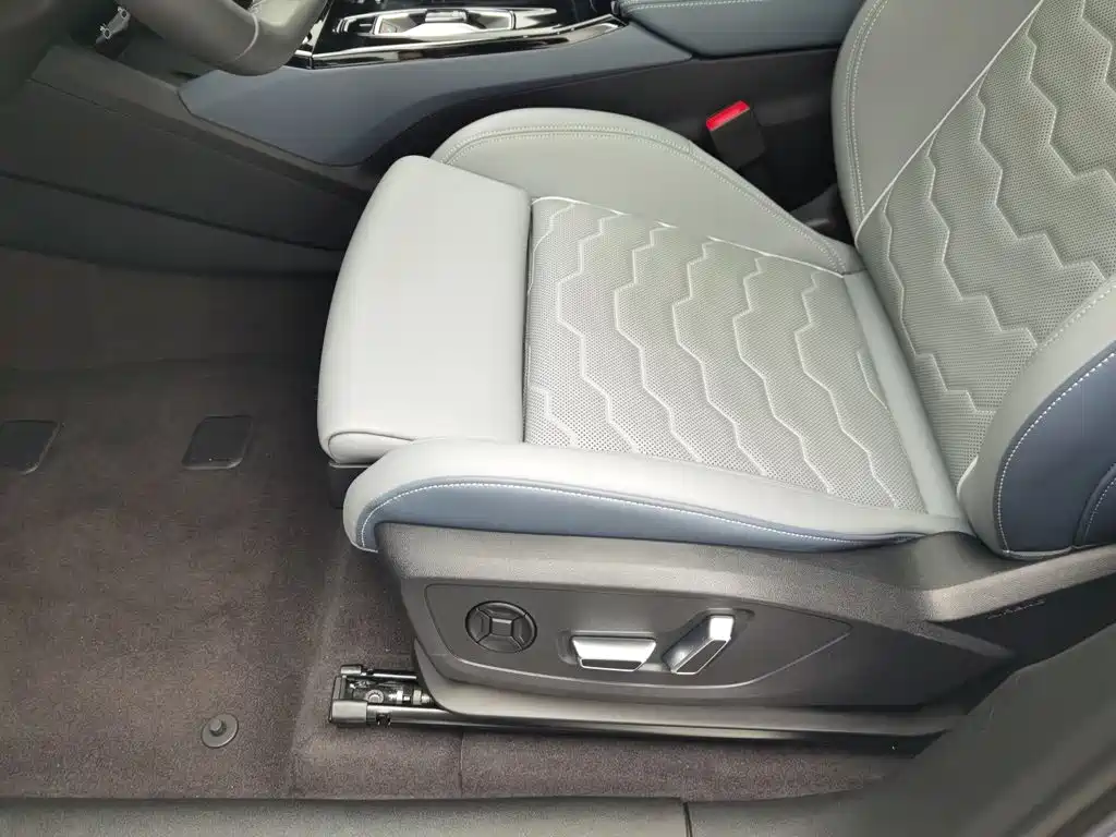 Audi Q6L e-tron — миниатюра 20