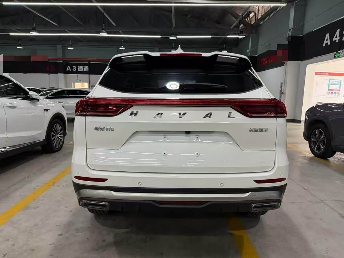 Volkswagen Tiguan L 1.5 л 2023 г. Белый, пробег 18000 км