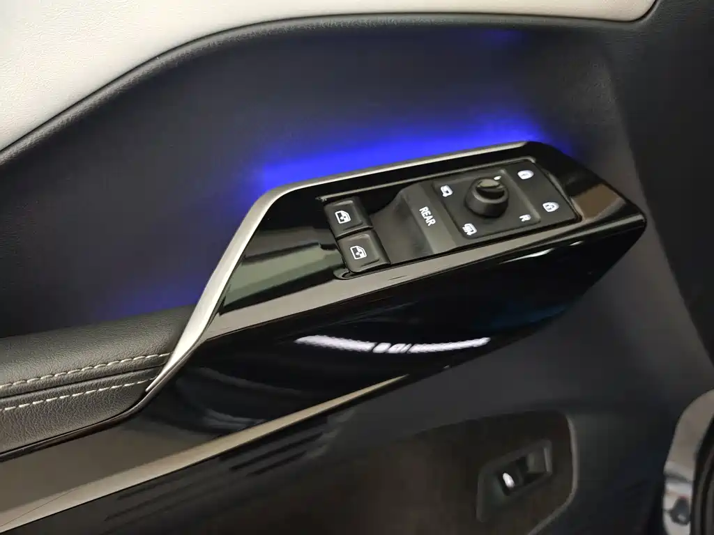 VOLKSWAGEN ID.6 CROZZ