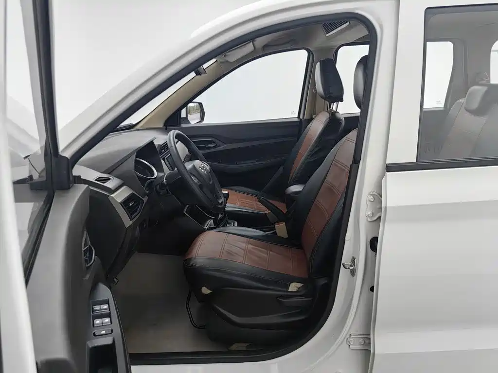 Wuling Hongguang — миниатюра 10