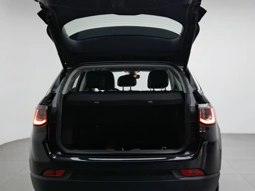 Jeep Compass — миниатюра 16