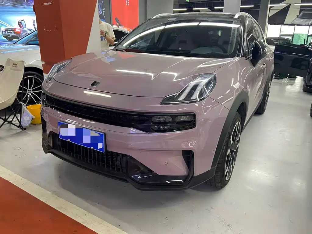 Lynk & Co 06