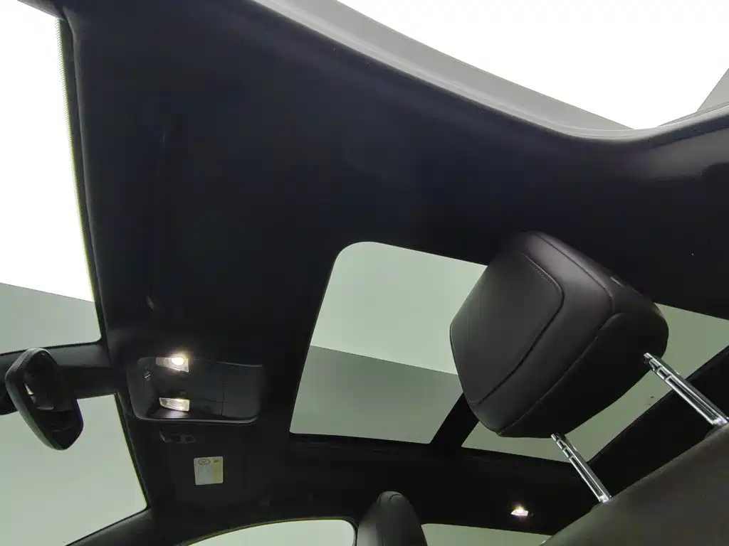 Cadillac XT6 — миниатюра 14