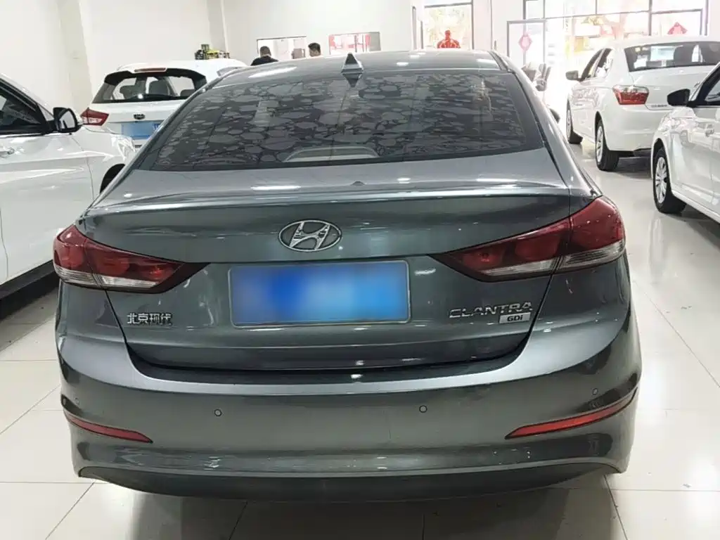 Hyundai Elantra — миниатюра 6