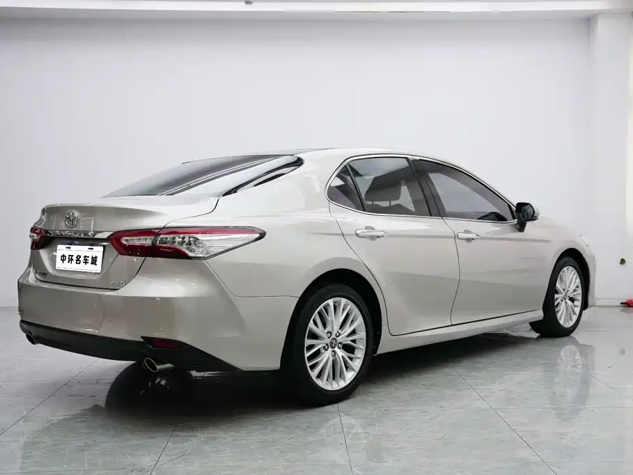 Toyota Camry — миниатюра 17