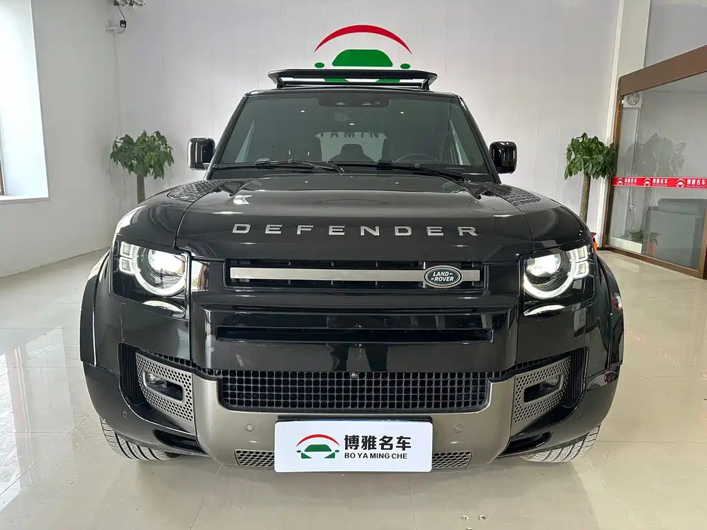 Land Rover Defender 2024