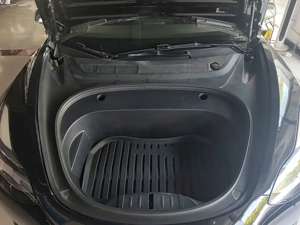 Tesla Model 3 — миниатюра 20
