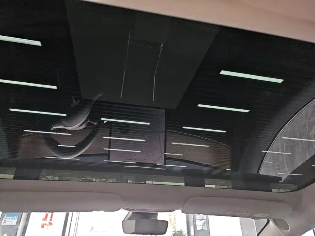 Tesla Model 3 — миниатюра 18