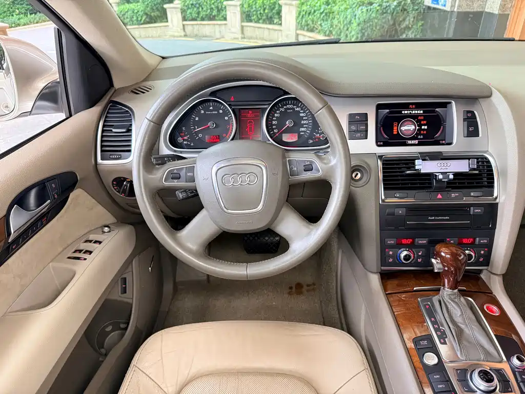 Audi Q7 — миниатюра 12