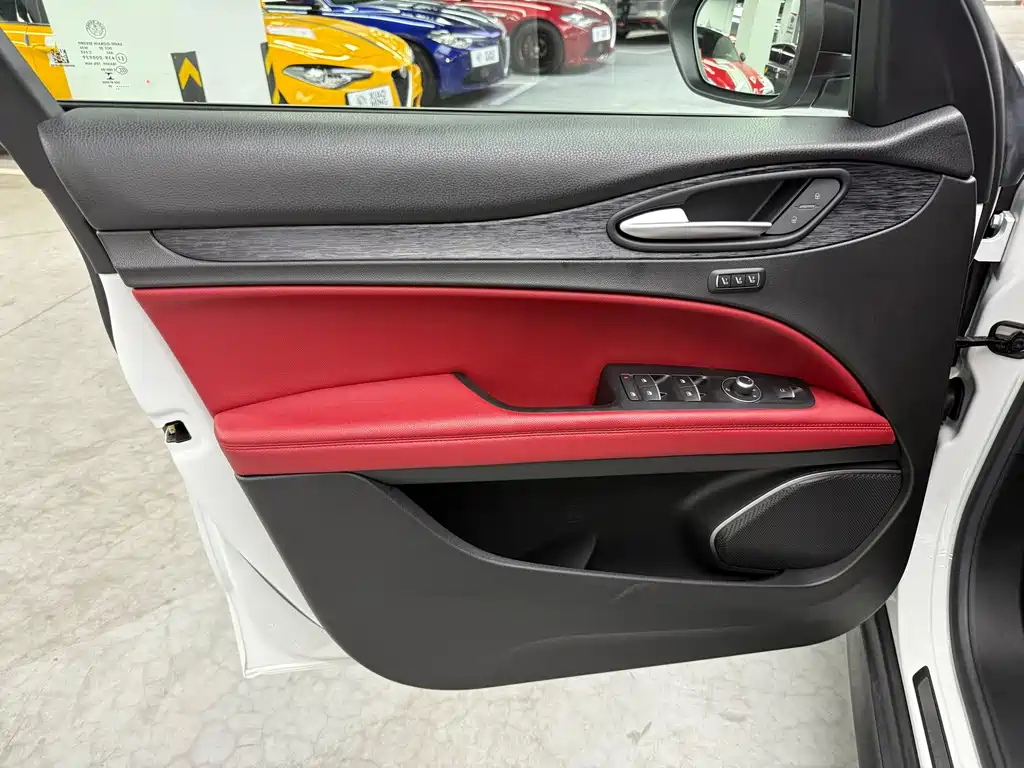 Alfa Romeo Stelvio — миниатюра 6
