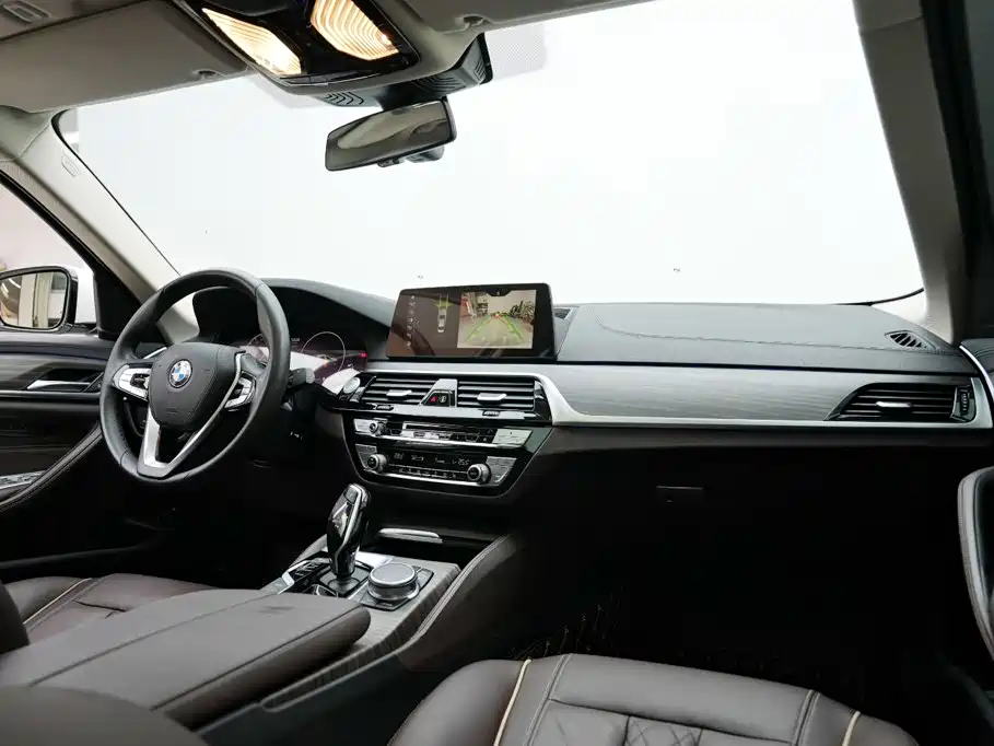 BMW 5 Series New Energy — миниатюра 8