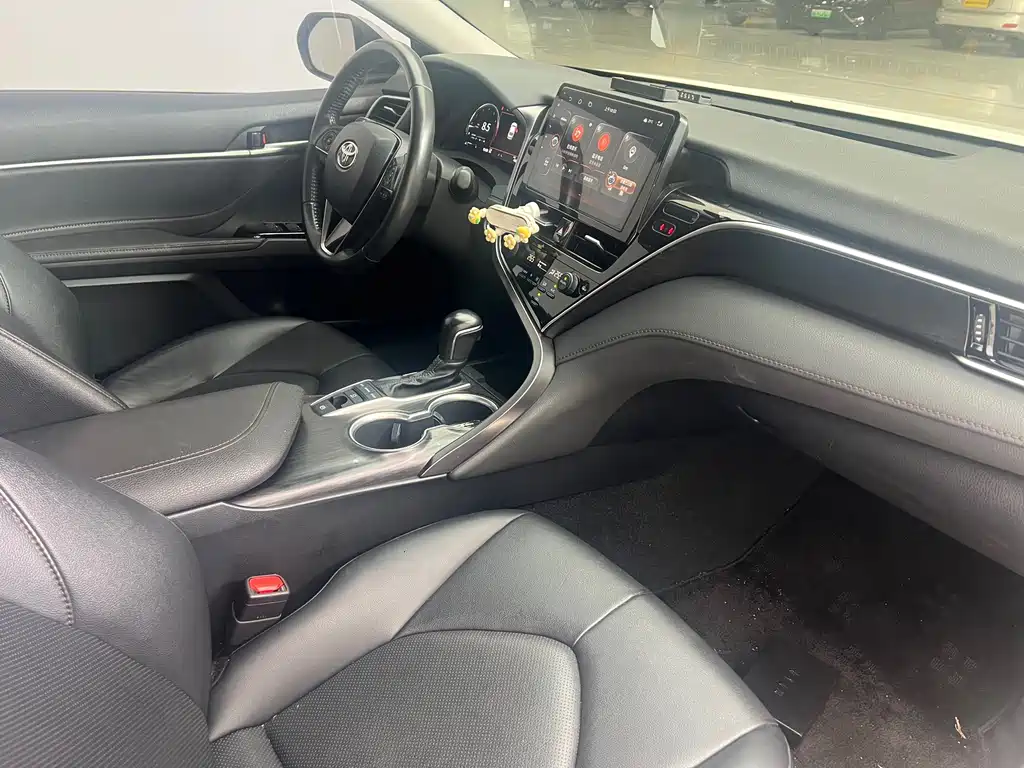 Toyota Camry — миниатюра 10