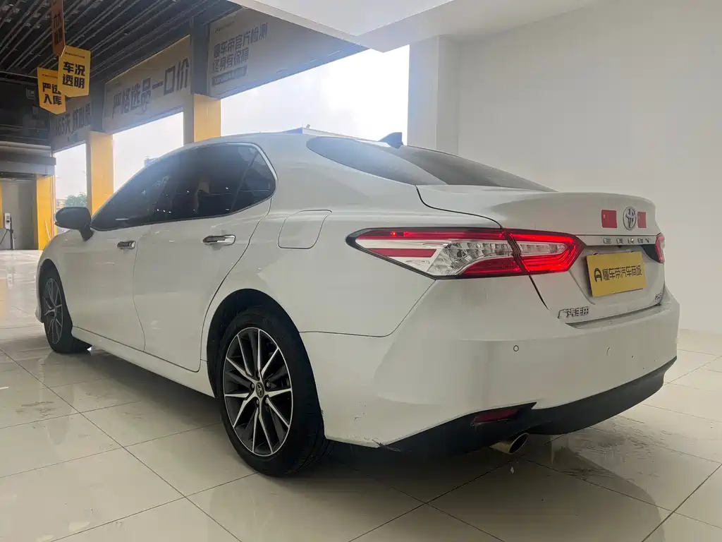 Toyota Camry — миниатюра 11