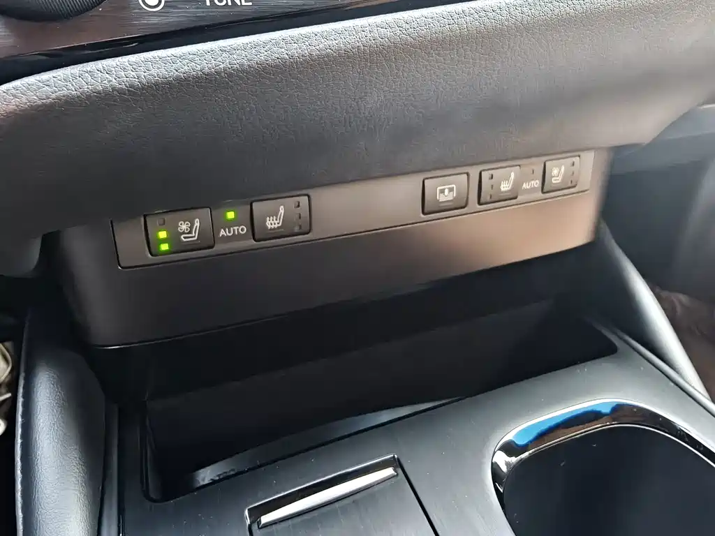 Lexus ES — миниатюра 9