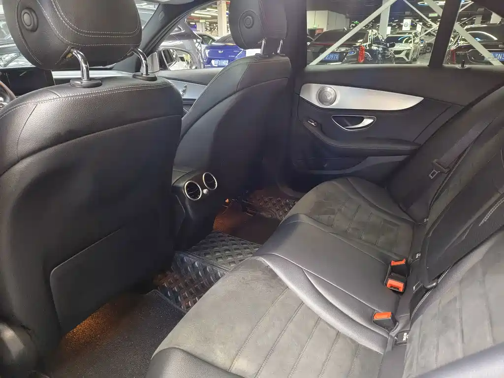 Mercedes-Benz C-Class — миниатюра 6