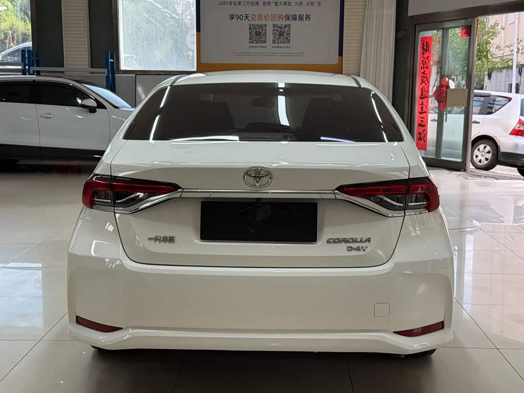 Toyota Corolla 1.2 л 2023 г. Белый, пробег 18000 км