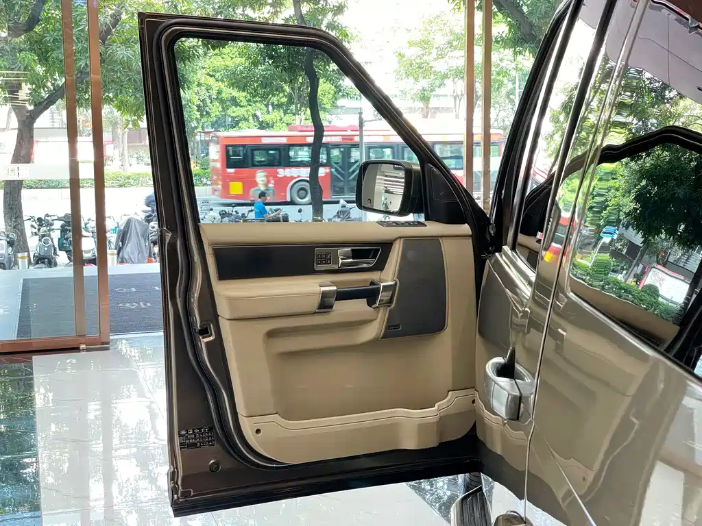 Land Rover Discovery — миниатюра 12