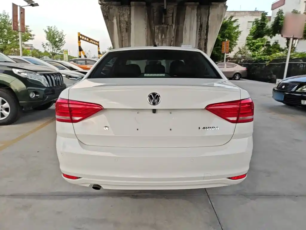 Volkswagen Lavida — миниатюра 6