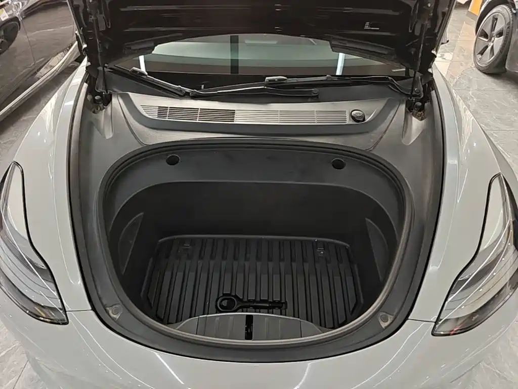 Tesla Model 3 — миниатюра 20