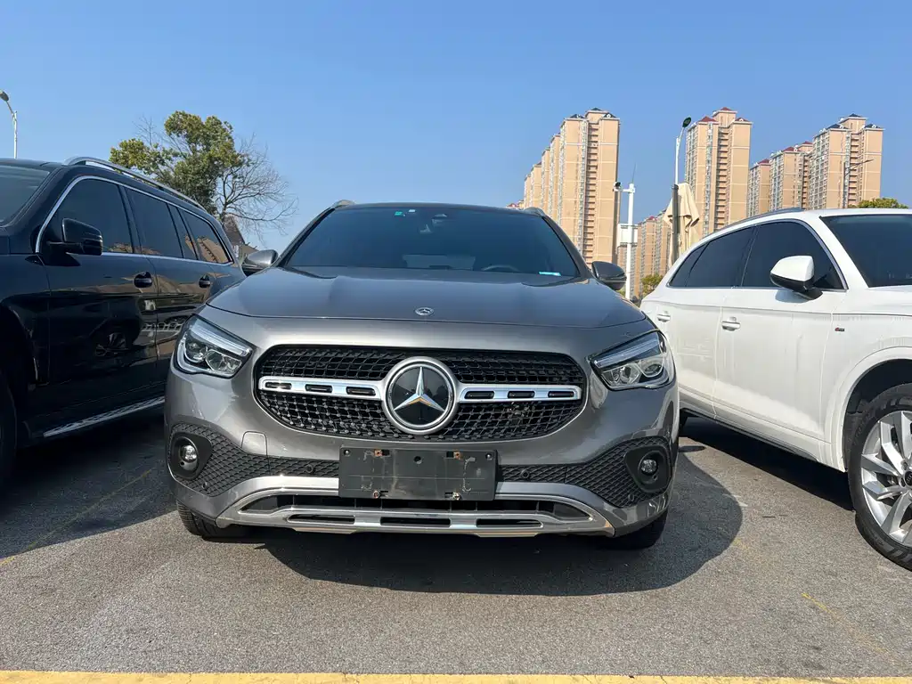 MERCEDES-BENZ GLA