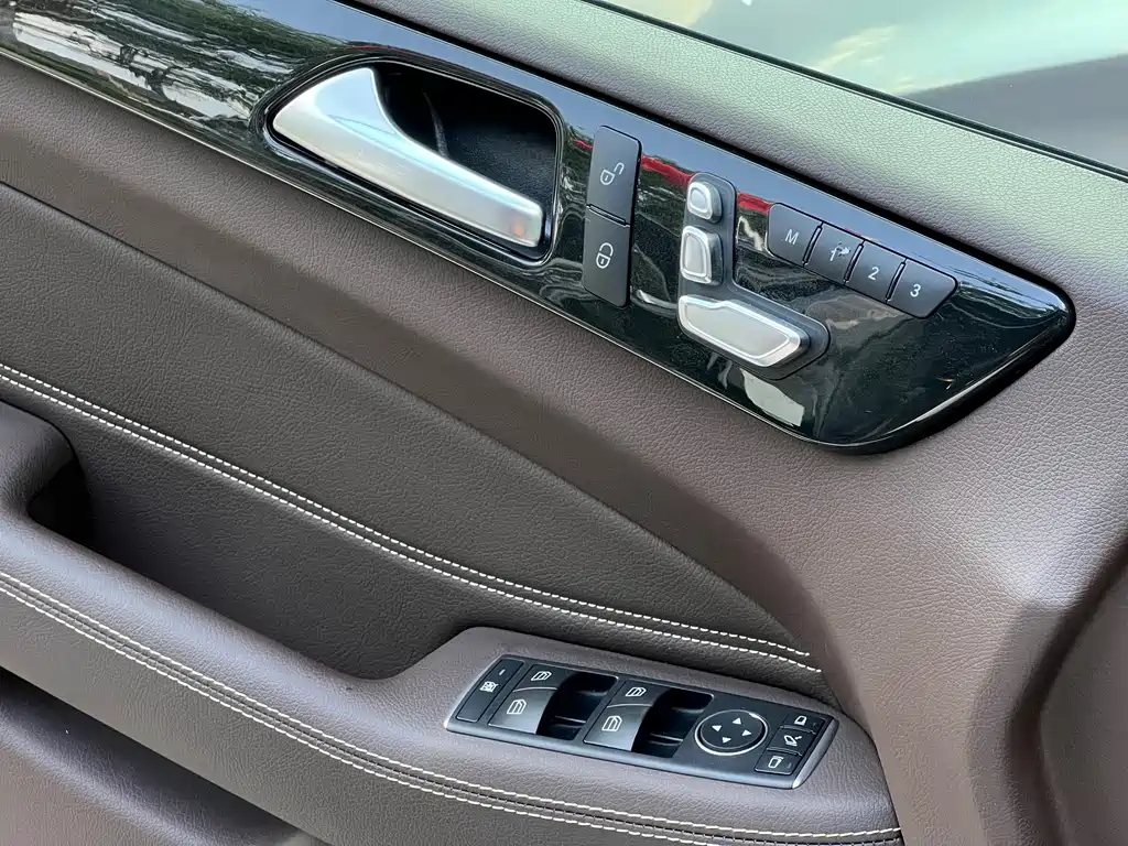 Mercedes-Benz GLE (Import) — миниатюра 14