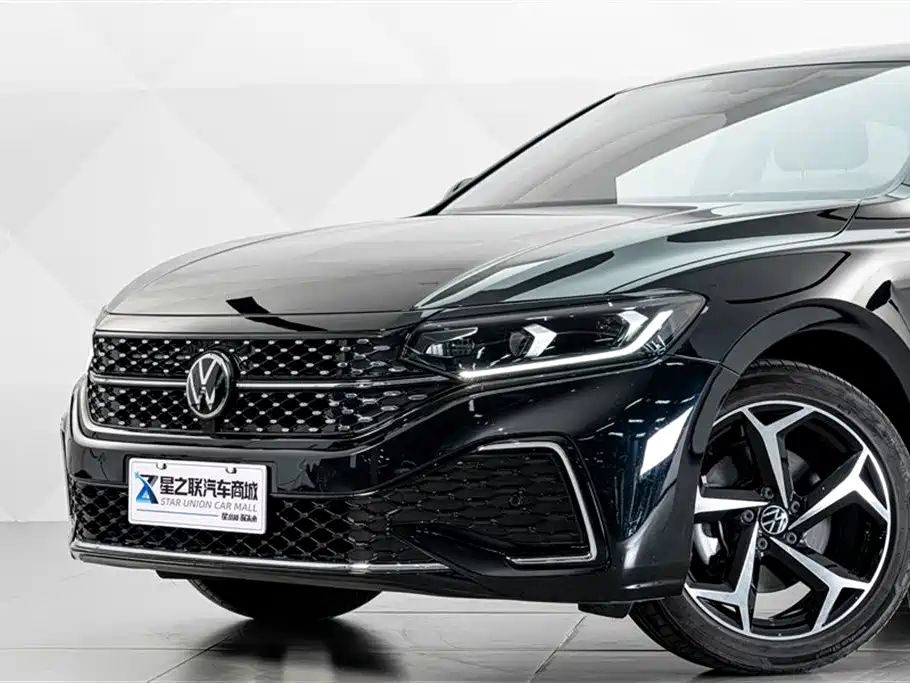 Volkswagen Passat 2024 380TSI