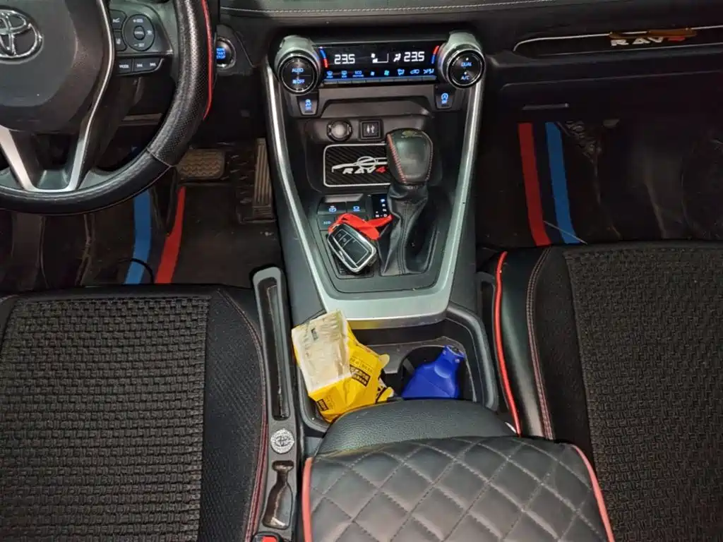 Toyota RAV4 — миниатюра 14