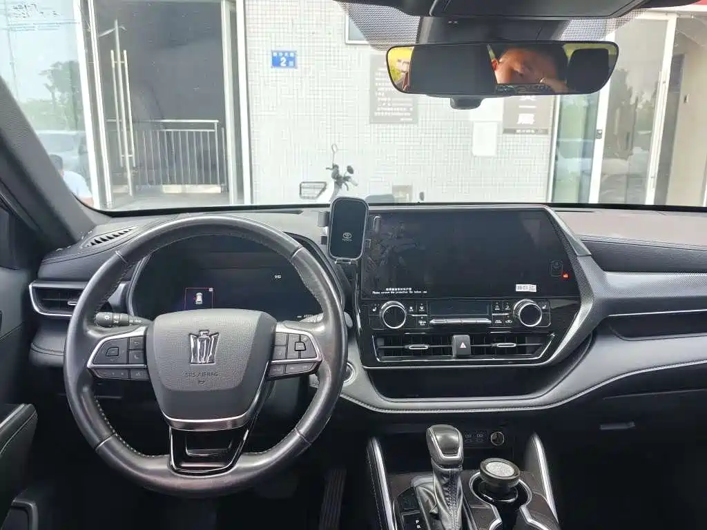 Toyota Crown Kluger — миниатюра 6
