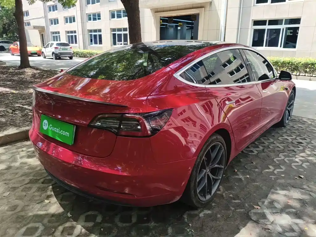 Tesla Model 3 — миниатюра 7