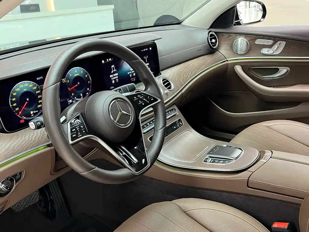 Mercedes-Benz E-Class — миниатюра 8