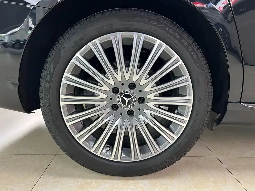 Mercedes-Benz E-Class — миниатюра 29