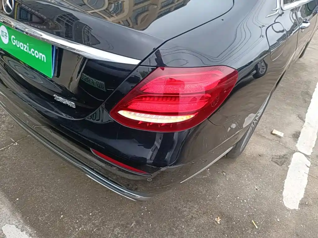 Mercedes-Benz E-Class — миниатюра 8