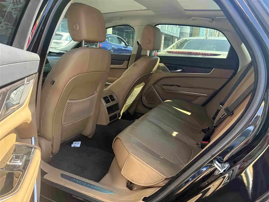 Jaguar XFL — миниатюра 5