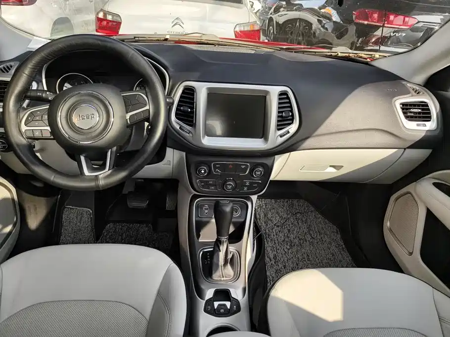 Jeep Compass — миниатюра 12