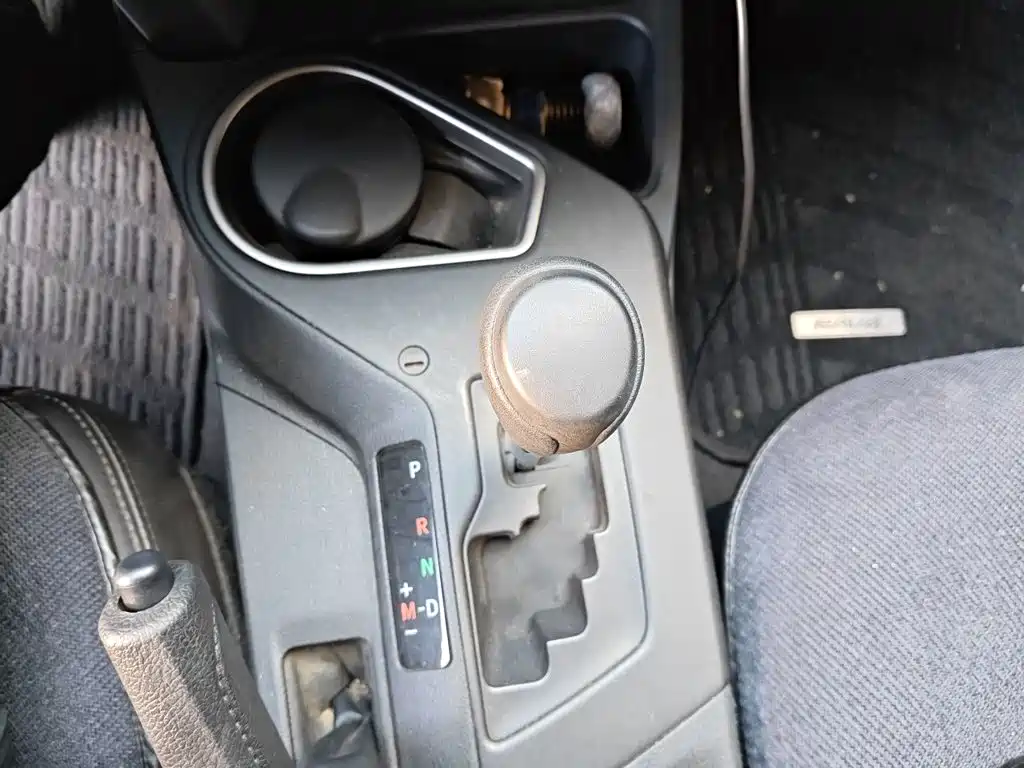 Toyota RAV4 — миниатюра 17