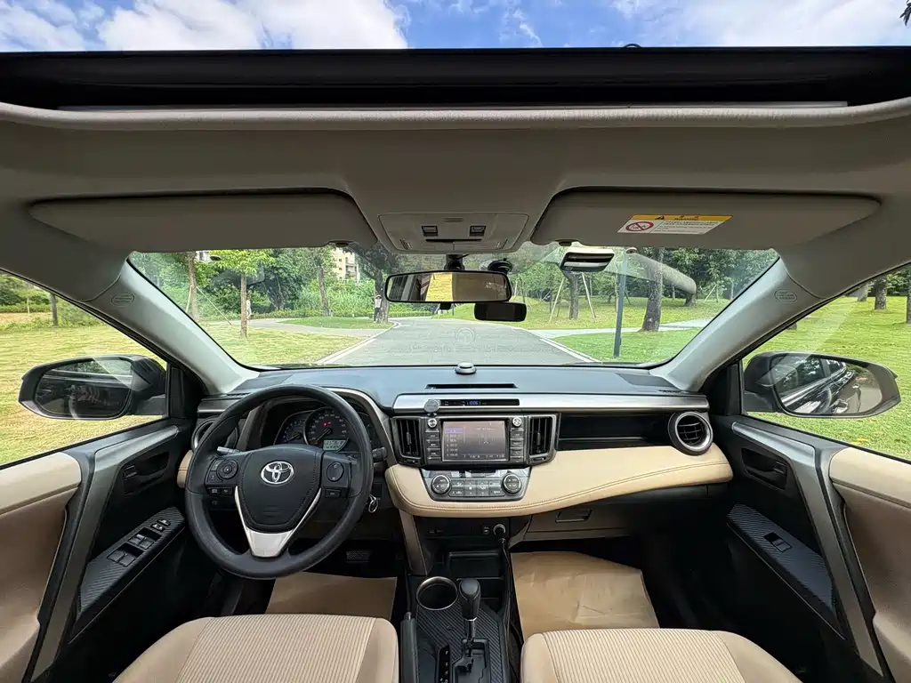 Toyota RAV4 — миниатюра 5