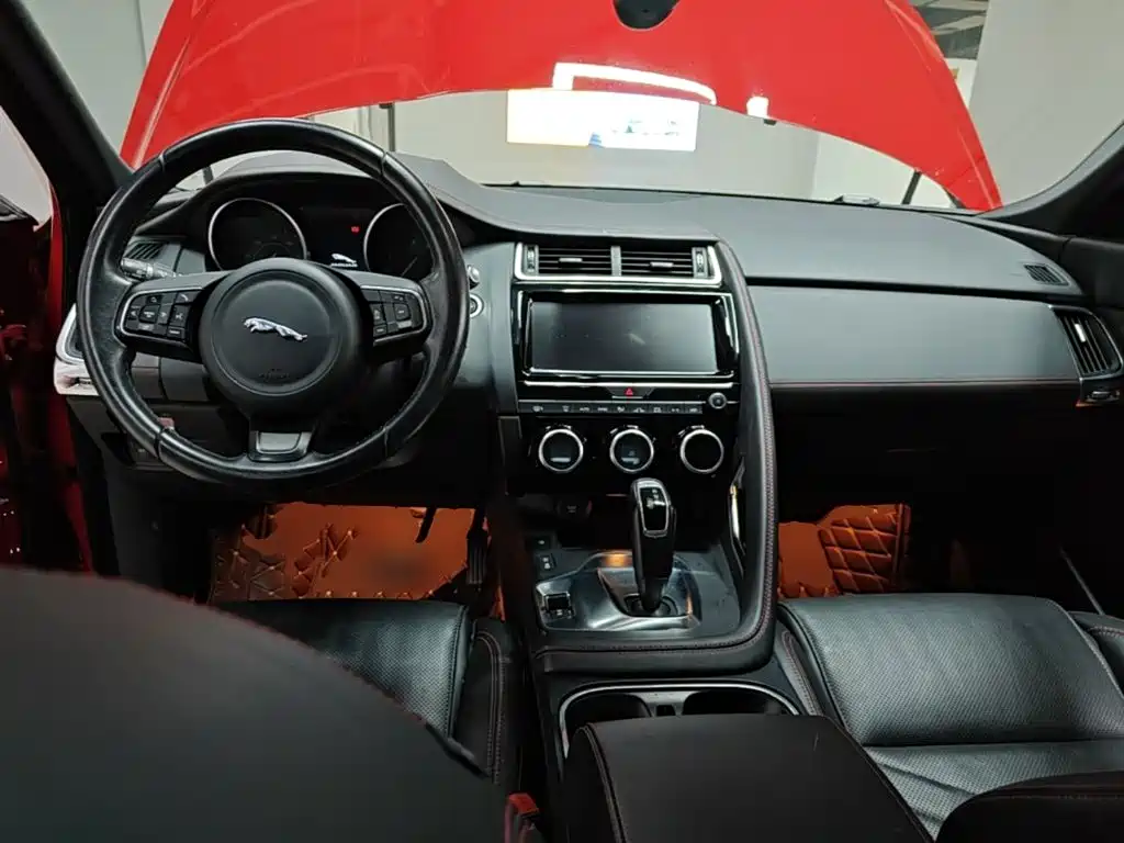 Jaguar E-PACE — миниатюра 10