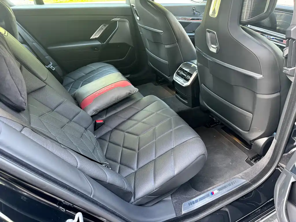 BMW i7 — миниатюра 5